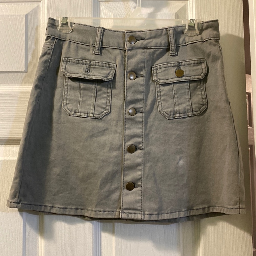 Altar’d state gray skirt. Cute and casual. High waisted